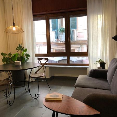 Starhost - Casa Del Capitano Apartment Salerno Bagian luar foto