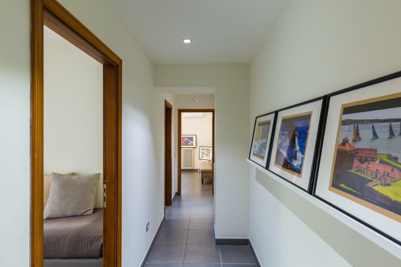 Starhost - Casa Del Capitano Apartment Salerno Bagian luar foto
