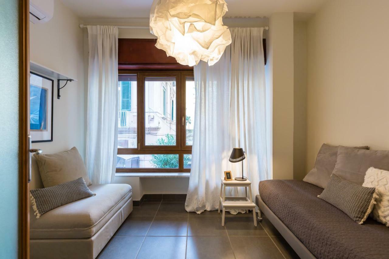 Starhost - Casa Del Capitano Apartment Salerno Bagian luar foto