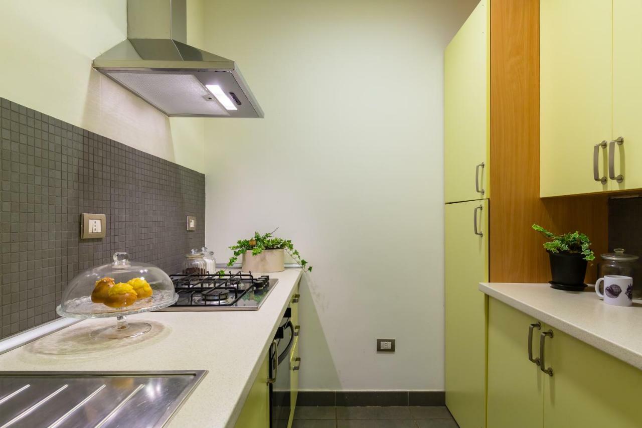 Starhost - Casa Del Capitano Apartment Salerno Bagian luar foto